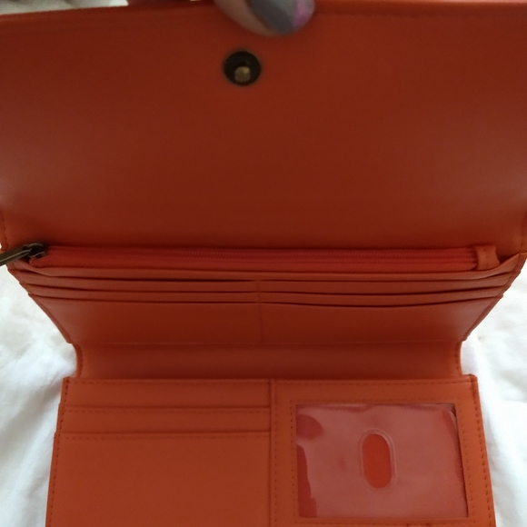 Large Universal Thread Wallet - Picture 2 of 5